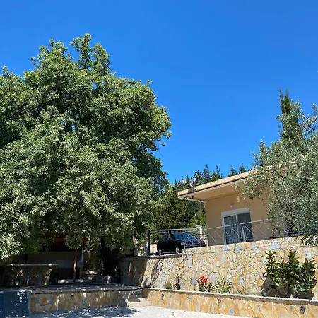 Apartament Vllasi *